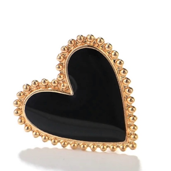 New Heart Shaped Oversized Ring - Picture 2 of 4
